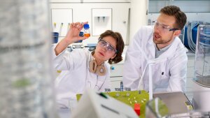 Mit ihrem Bemühen um beste Arbeitsbedingungen für Forschende aller Karrierestufen positioniert sich die Uni Jena als attraktive Arbeitgeberin.